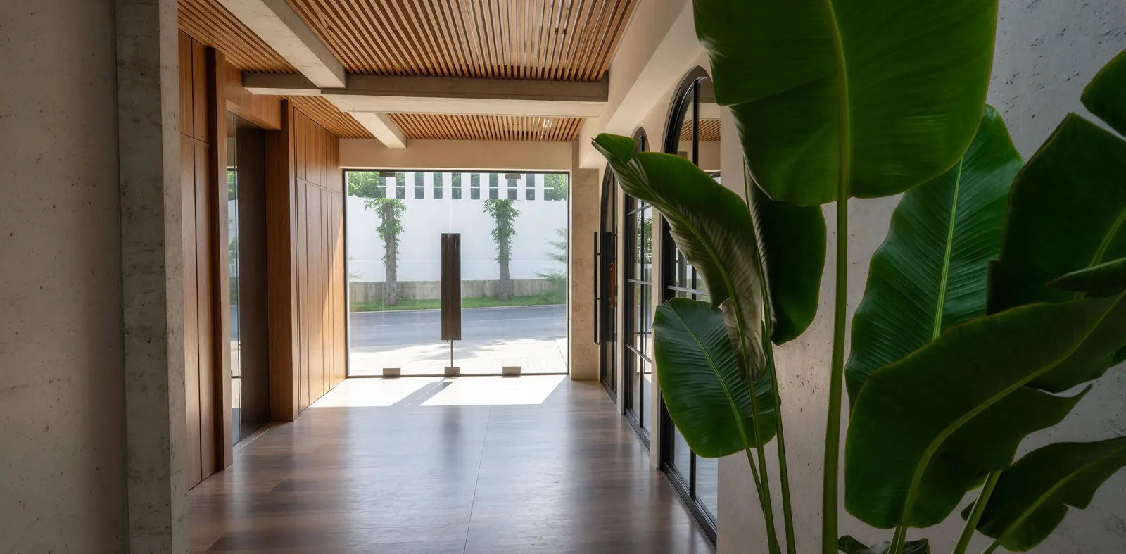 Seminyak Residence — вход в лобби