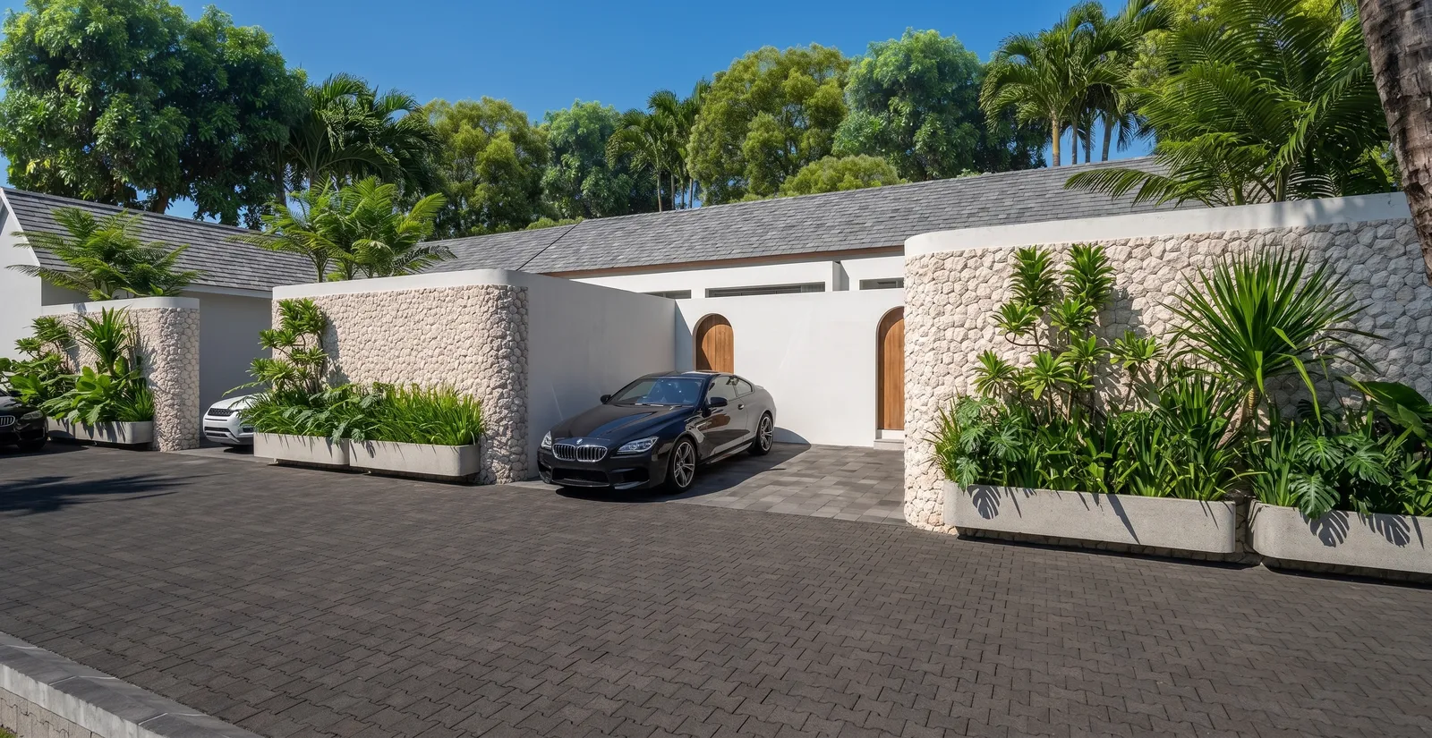 Seminyak Residence — фасад со стороны улицы